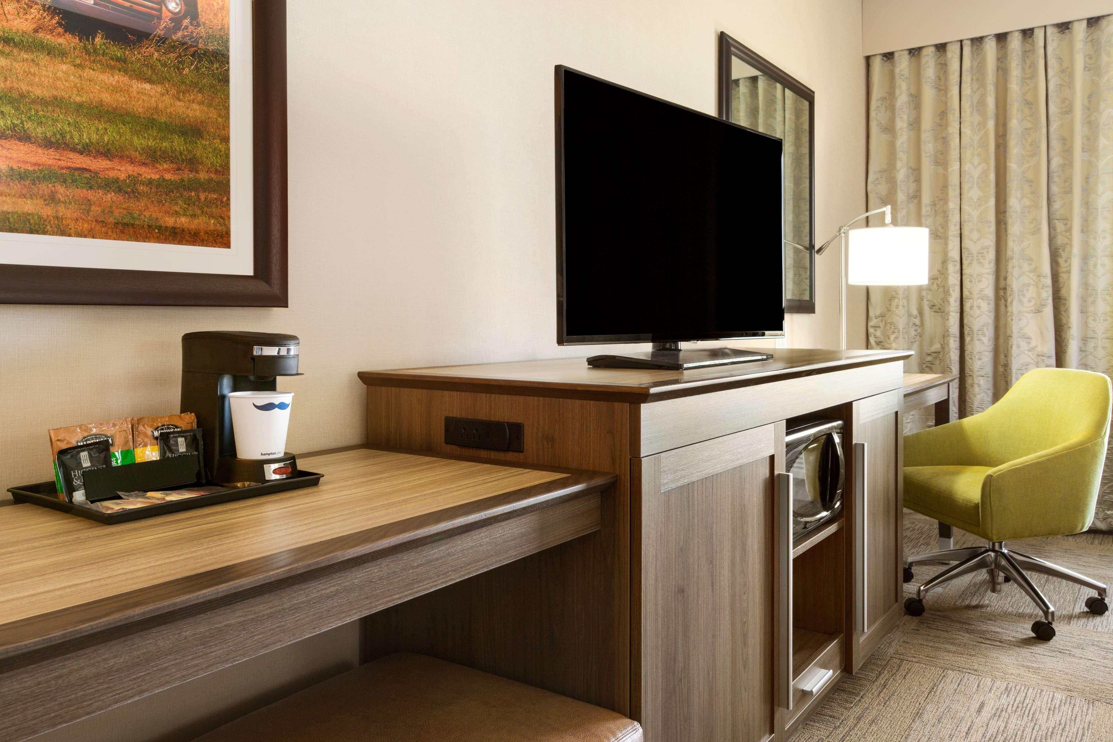 Hampton Inn By Hilton Edmonton/Шърууд парк Екстериор снимка