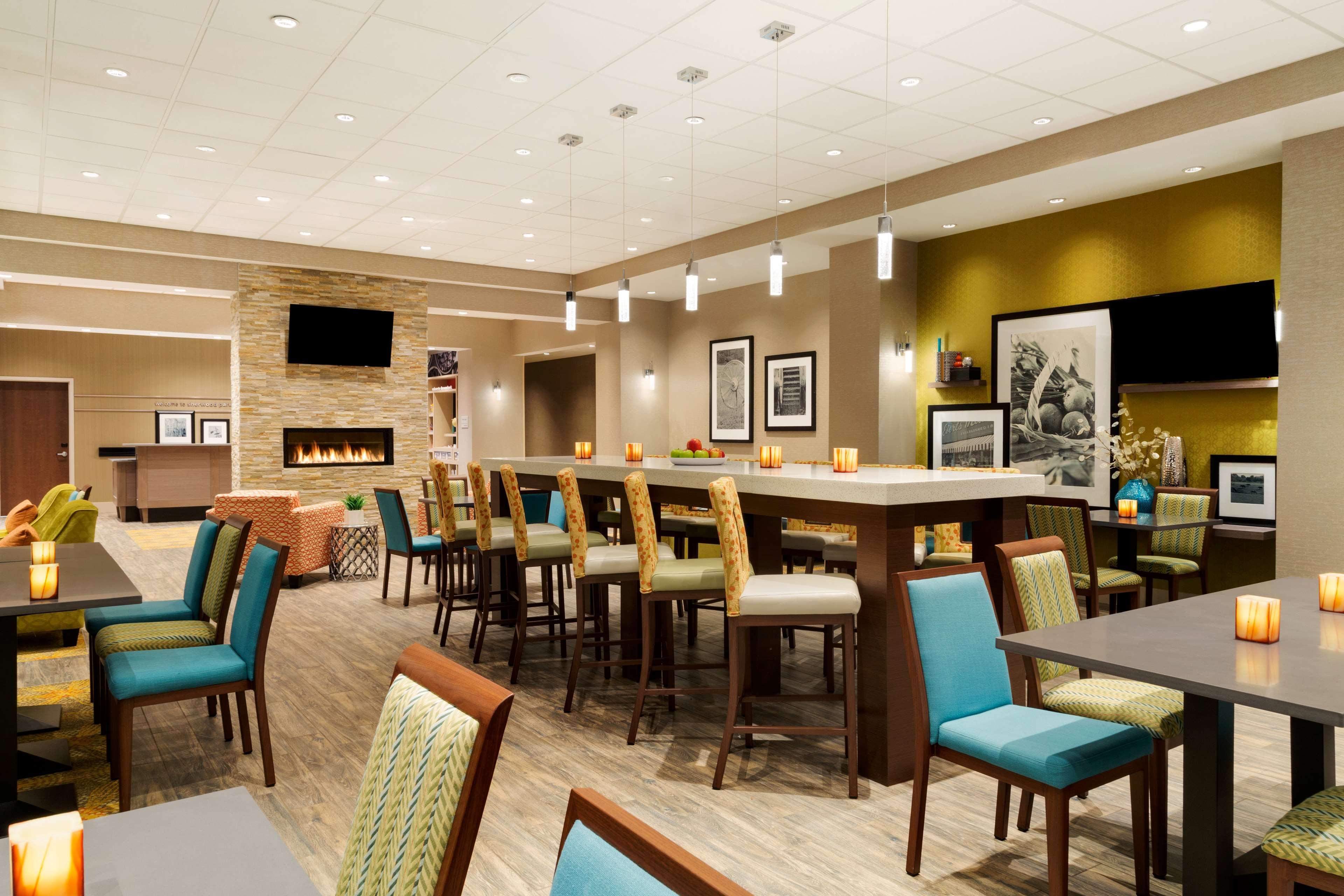 Hampton Inn By Hilton Edmonton/Шърууд парк Екстериор снимка