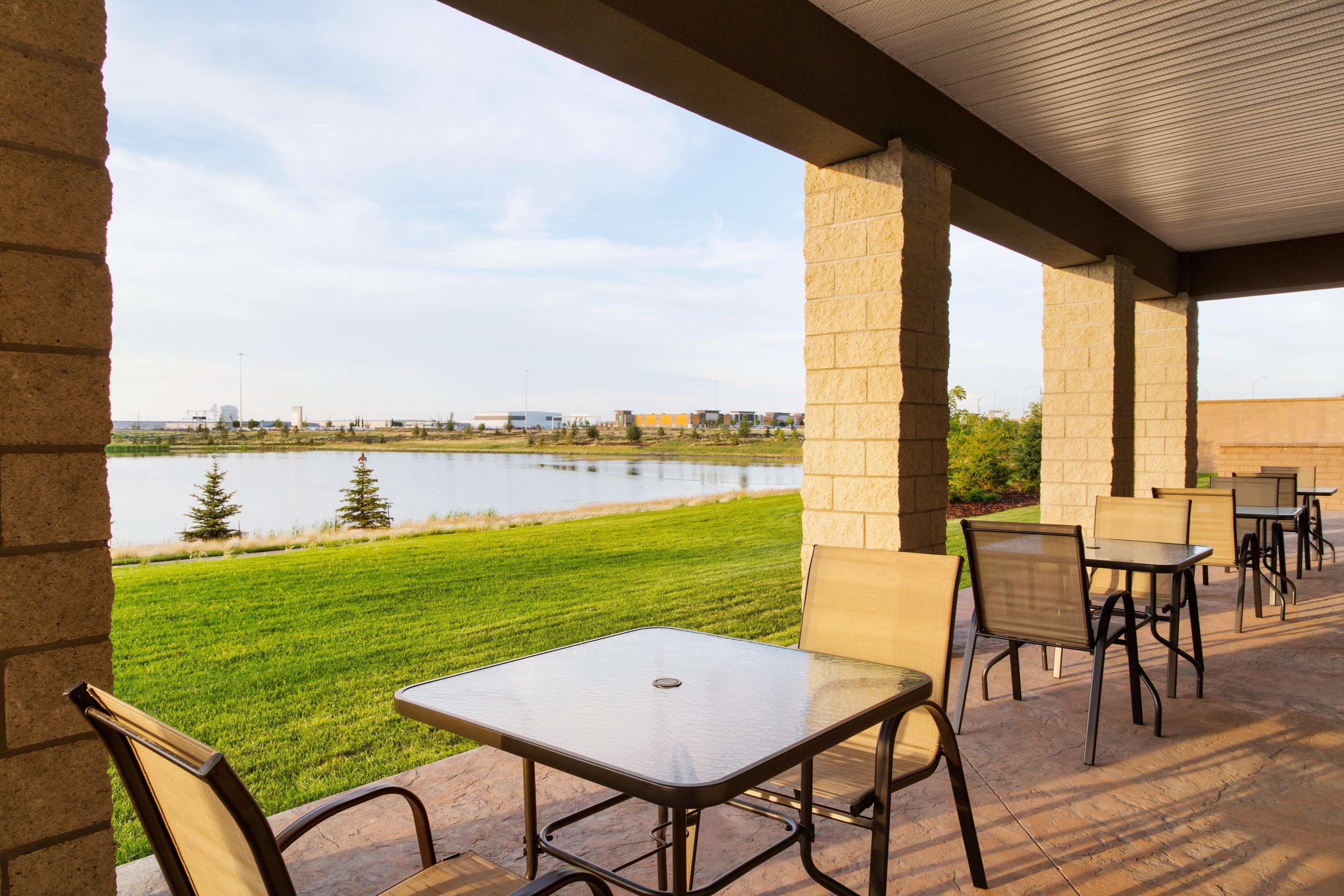 Hampton Inn By Hilton Edmonton/Шърууд парк Екстериор снимка