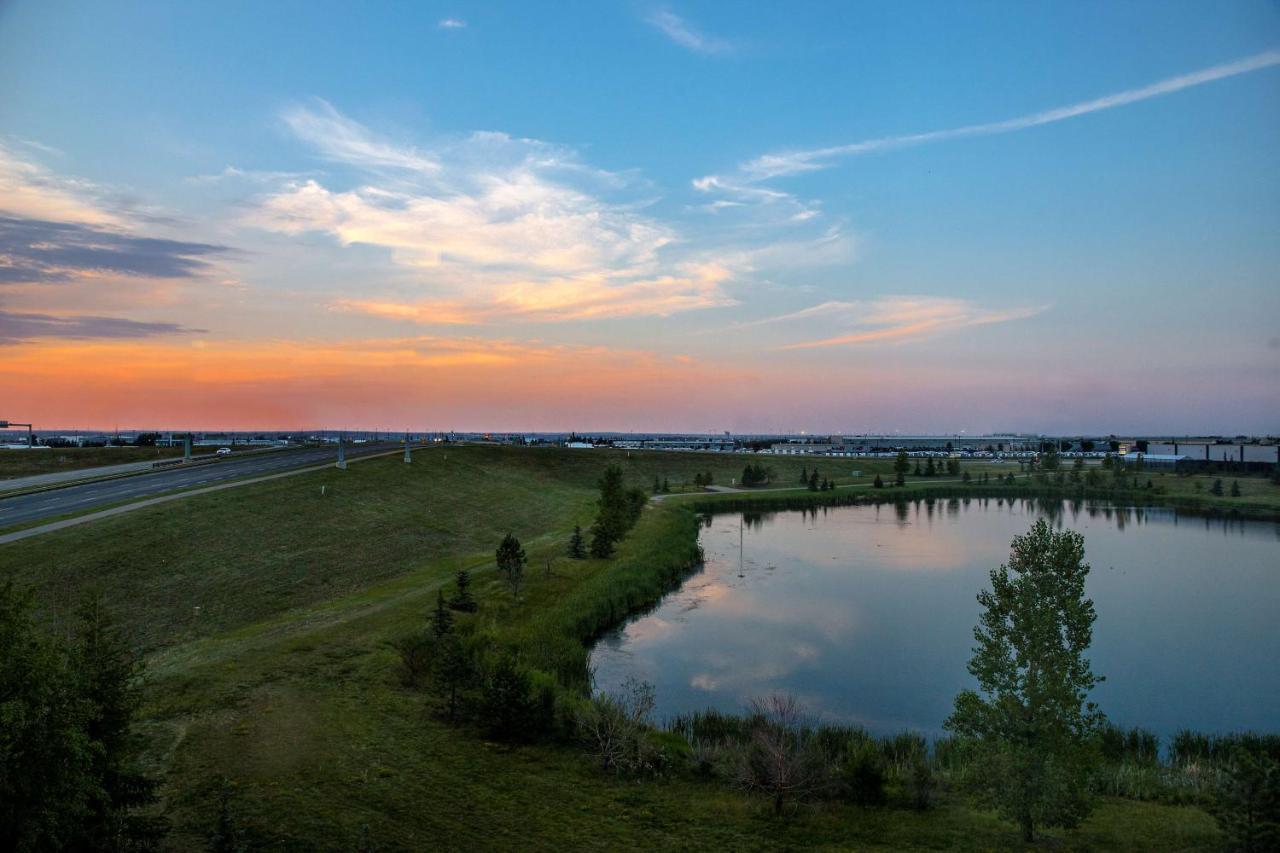 Hampton Inn By Hilton Edmonton/Шърууд парк Екстериор снимка