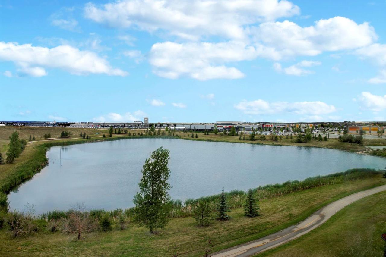 Hampton Inn By Hilton Edmonton/Шърууд парк Екстериор снимка