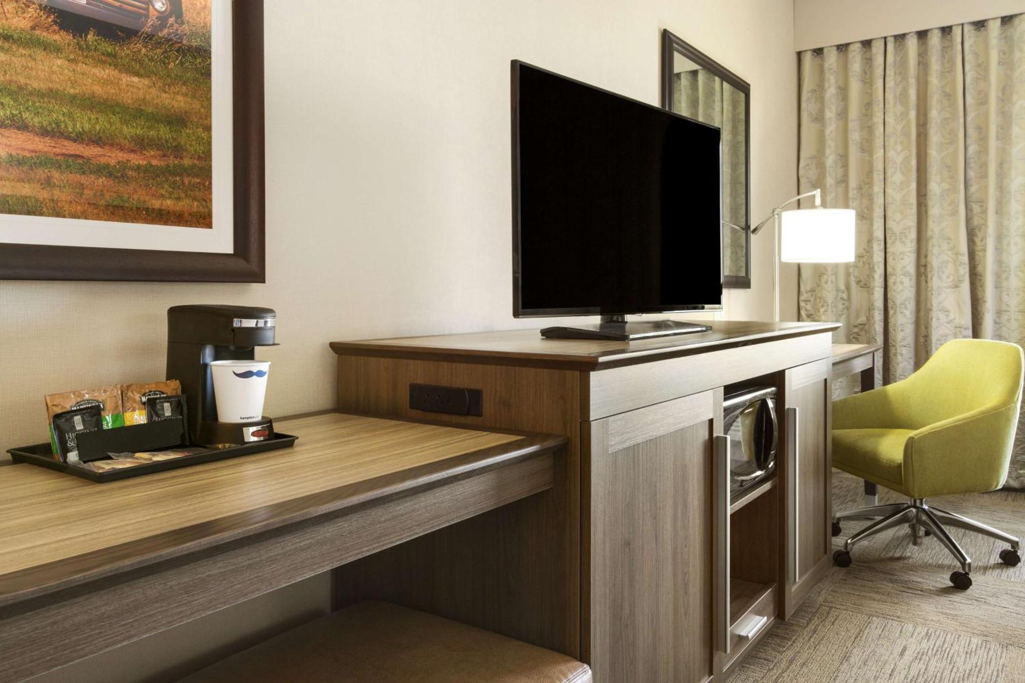 Hampton Inn By Hilton Edmonton/Шърууд парк Екстериор снимка