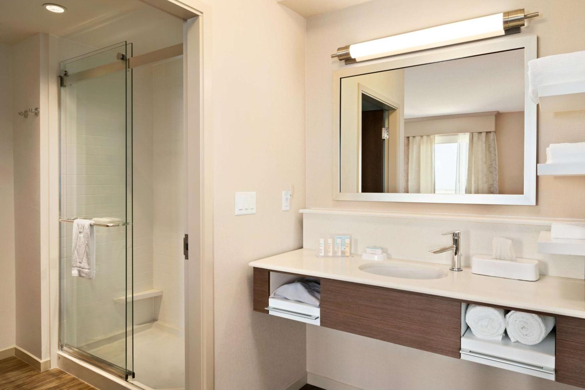 Hampton Inn By Hilton Edmonton/Шърууд парк Екстериор снимка