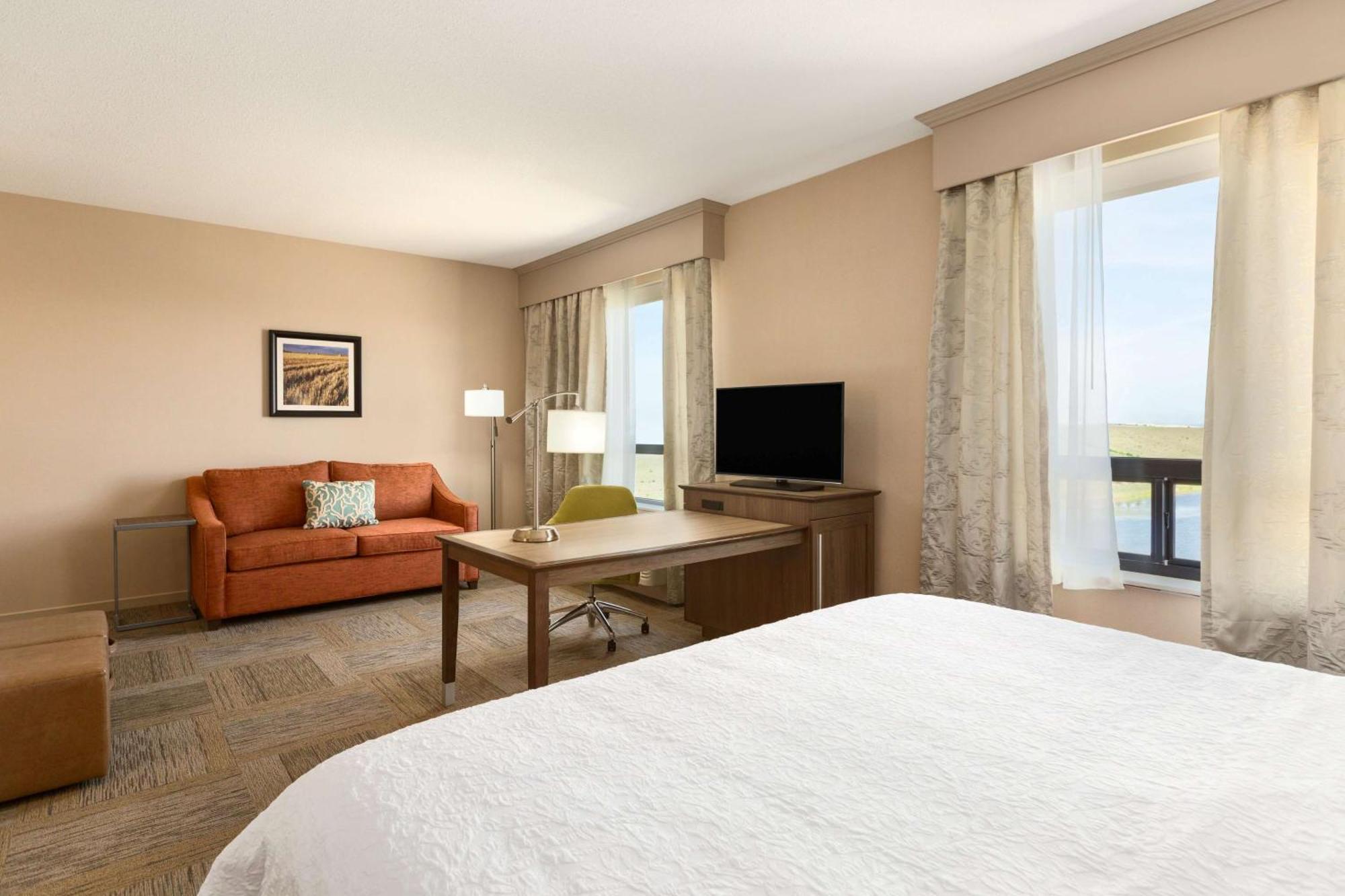 Hampton Inn By Hilton Edmonton/Шърууд парк Екстериор снимка