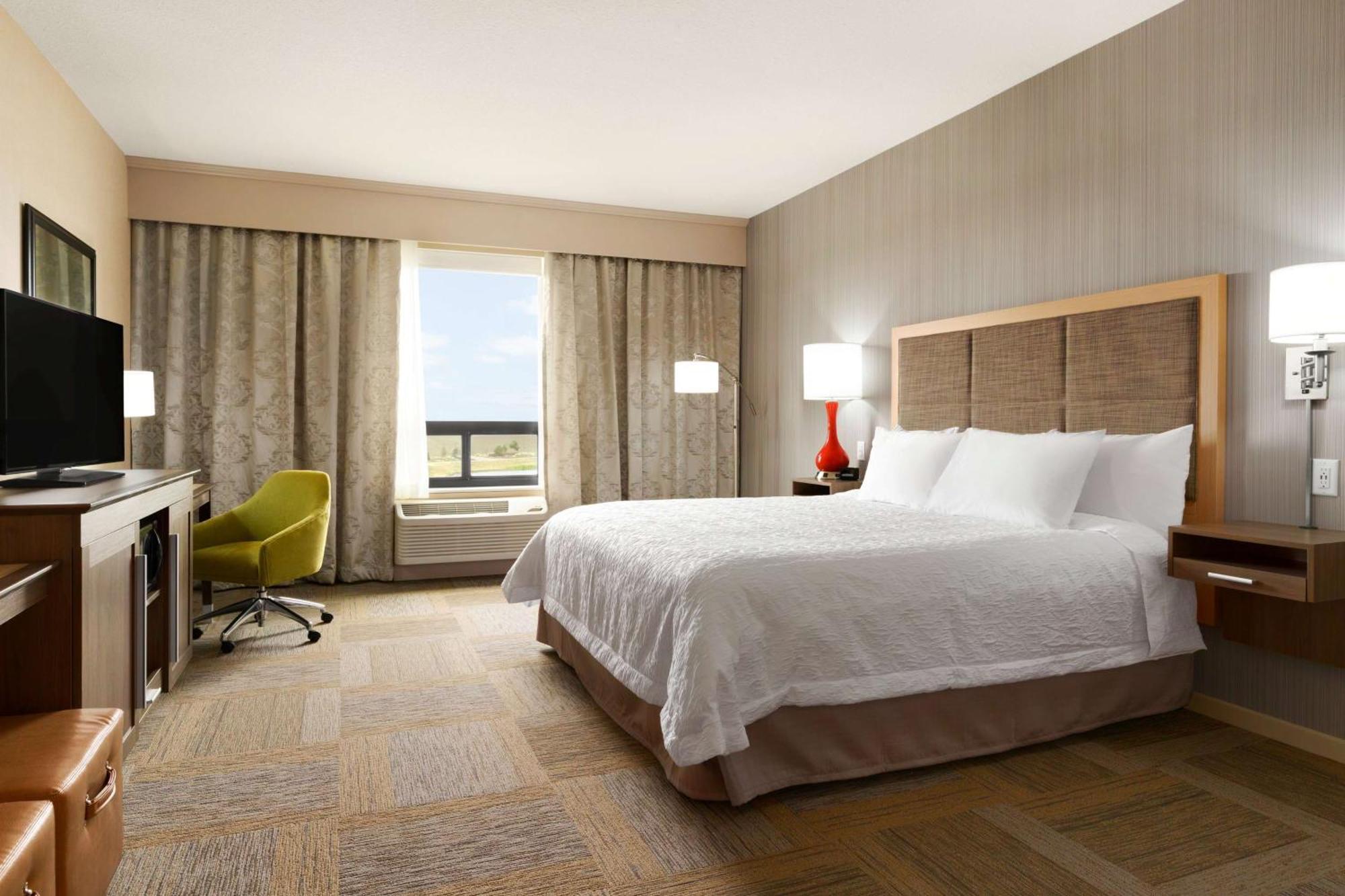Hampton Inn By Hilton Edmonton/Шърууд парк Екстериор снимка
