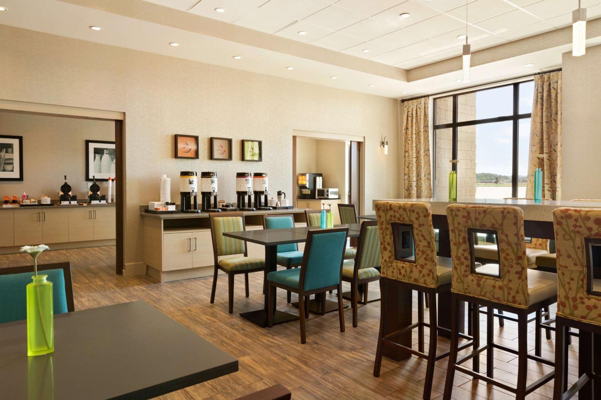 Hampton Inn By Hilton Edmonton/Шърууд парк Екстериор снимка